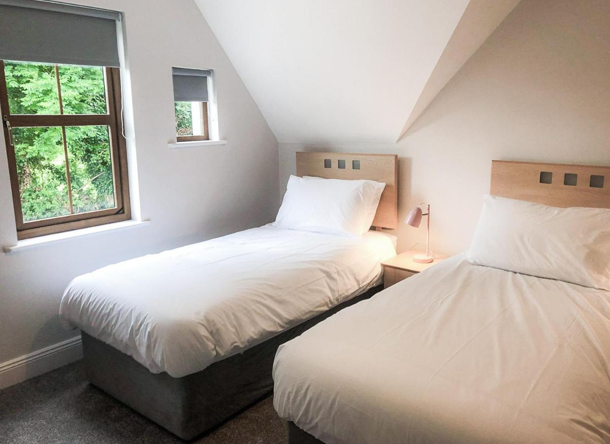 Old Court Holiday Homes Terryglass - Sleeps 6 By Trident Holiday Homes エクステリア 写真
